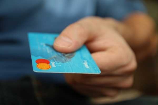 Opłaty za kartę – czy można ich uniknąć