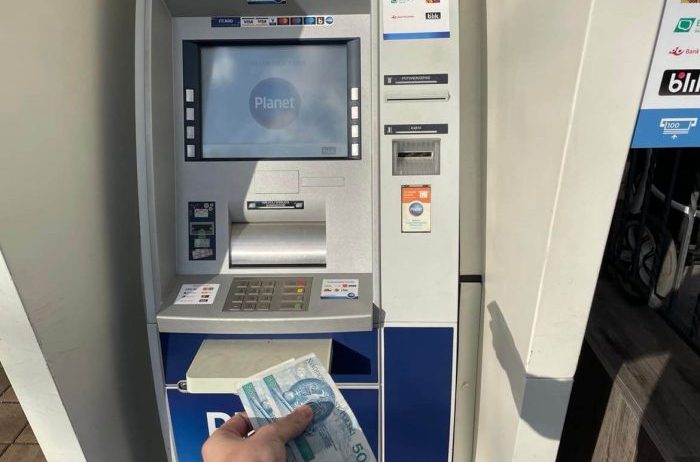 bankomat odmawia wypłaty środków